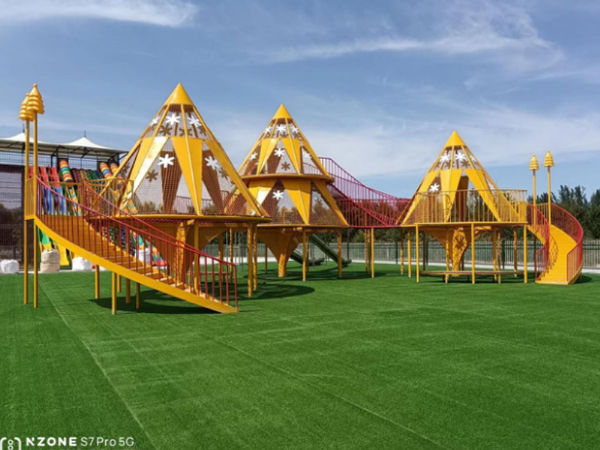 2022年8月，江蘇徐州紅楓森林公園，無動力游樂項目落地完成，占地15000平，總投資300萬。